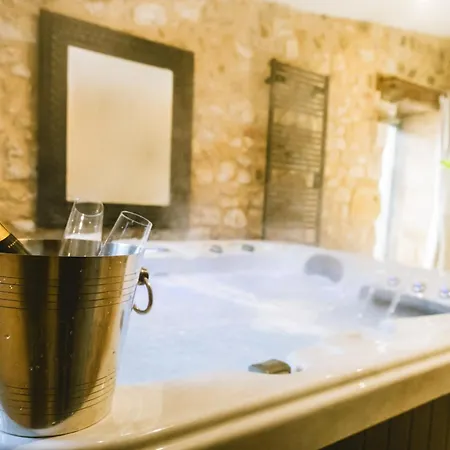 Летний дом Romantique Avec Sauna, Spa, Cinema -la Closerie Du Biard- Beaumont-en-Perigord
